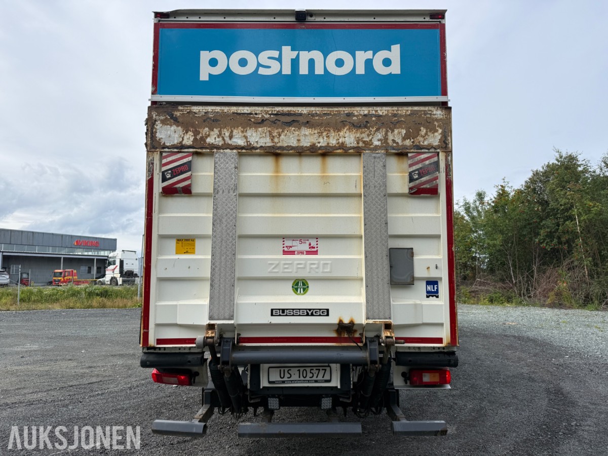 2018 Volvo FM 330 skapbil med sideåpning og lift