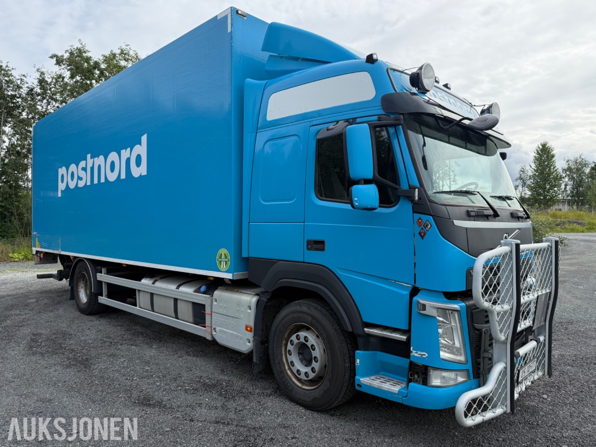 2018 Volvo FM 330 skapbil med sideåpning og lift