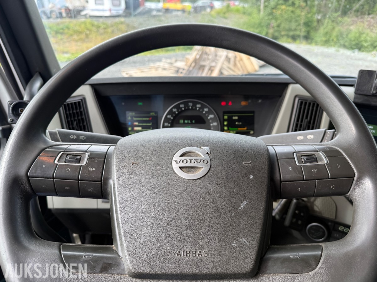 2018 Volvo FM 330 skapbil med sideåpning og lift