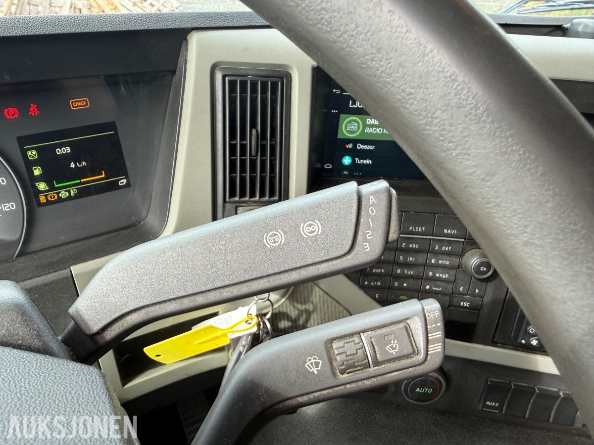 2018 Volvo FM 330 skapbil med sideåpning og lift