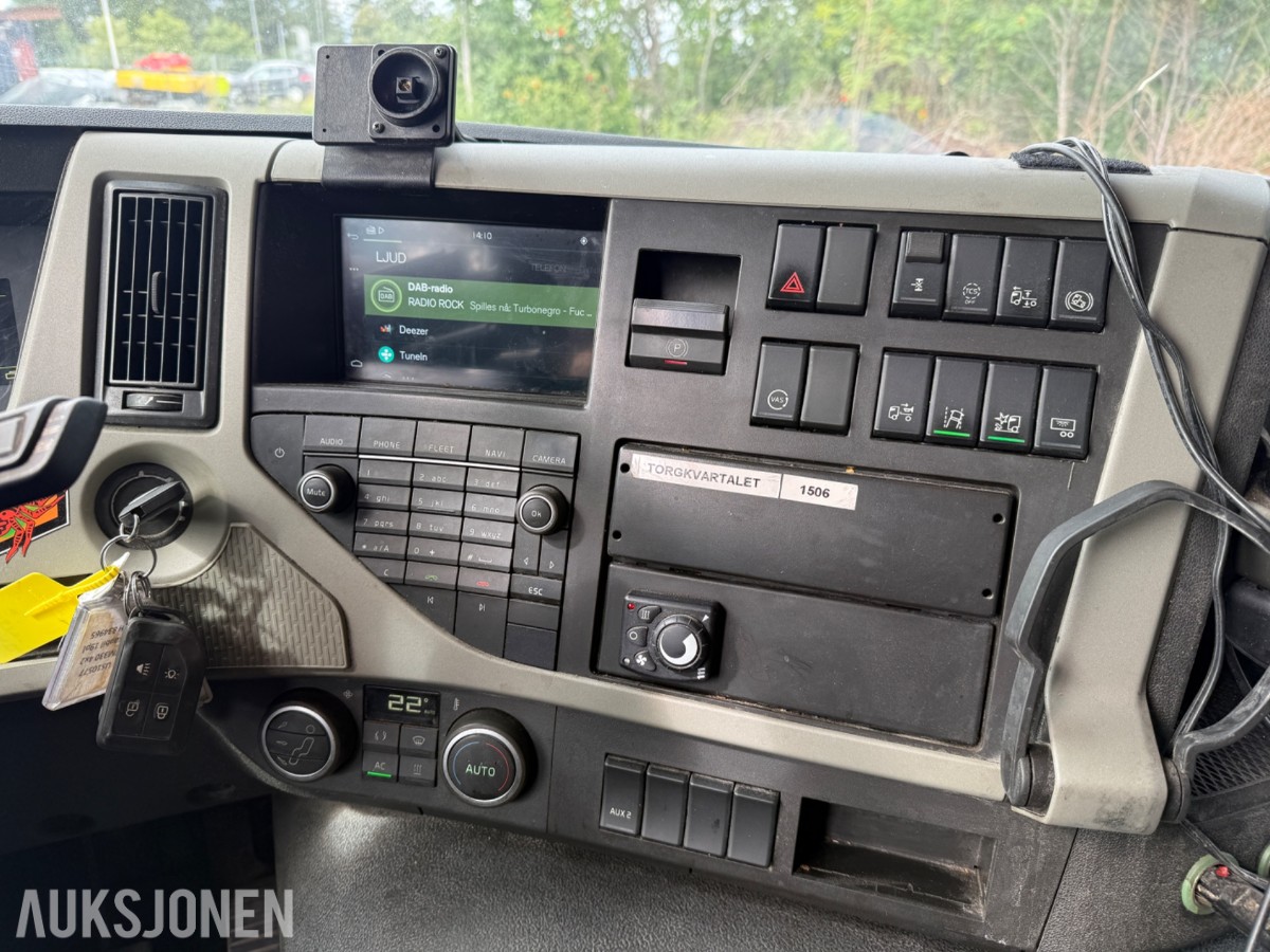 2018 Volvo FM 330 skapbil med sideåpning og lift