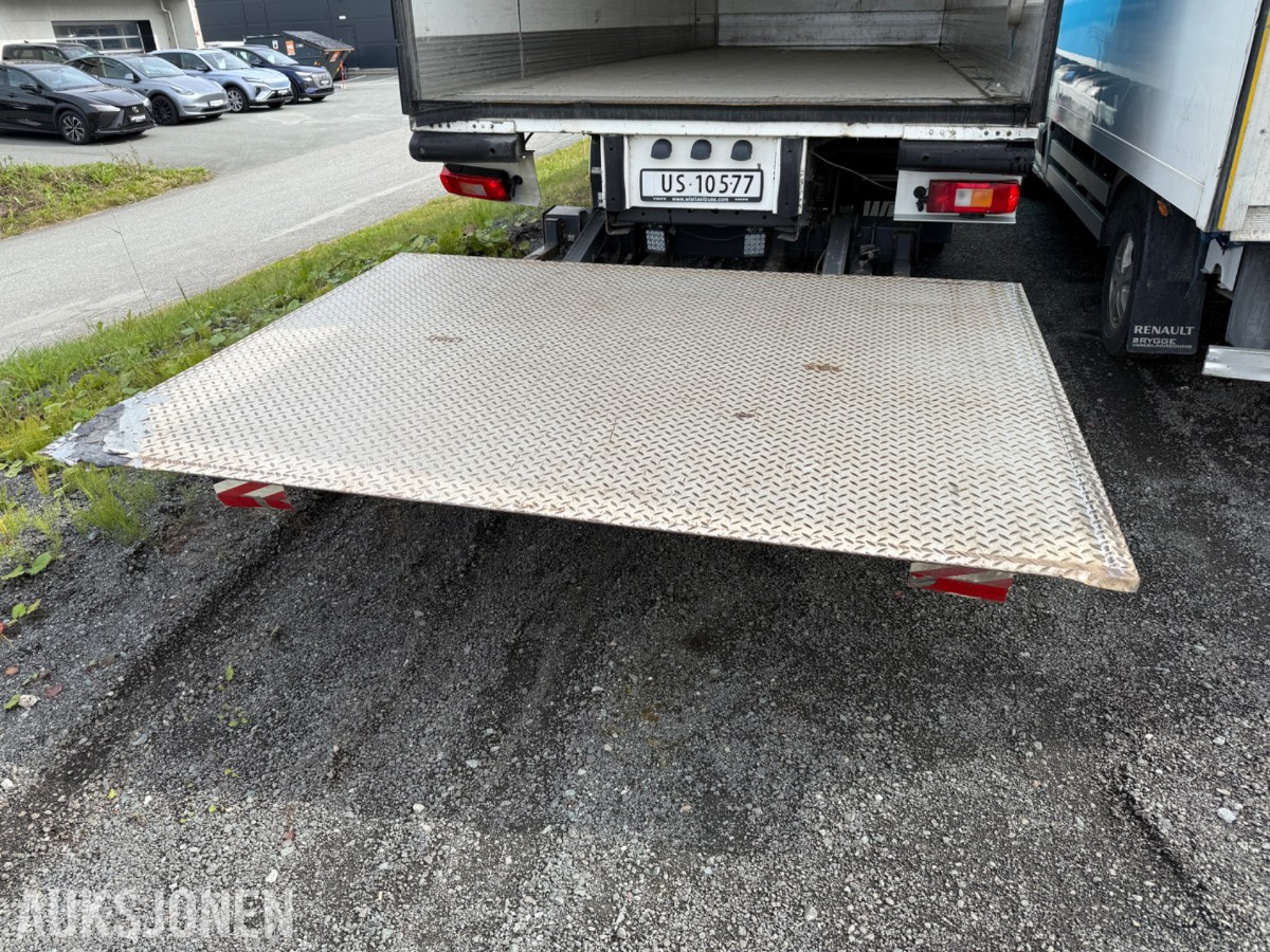 2018 Volvo FM 330 skapbil med sideåpning og lift
