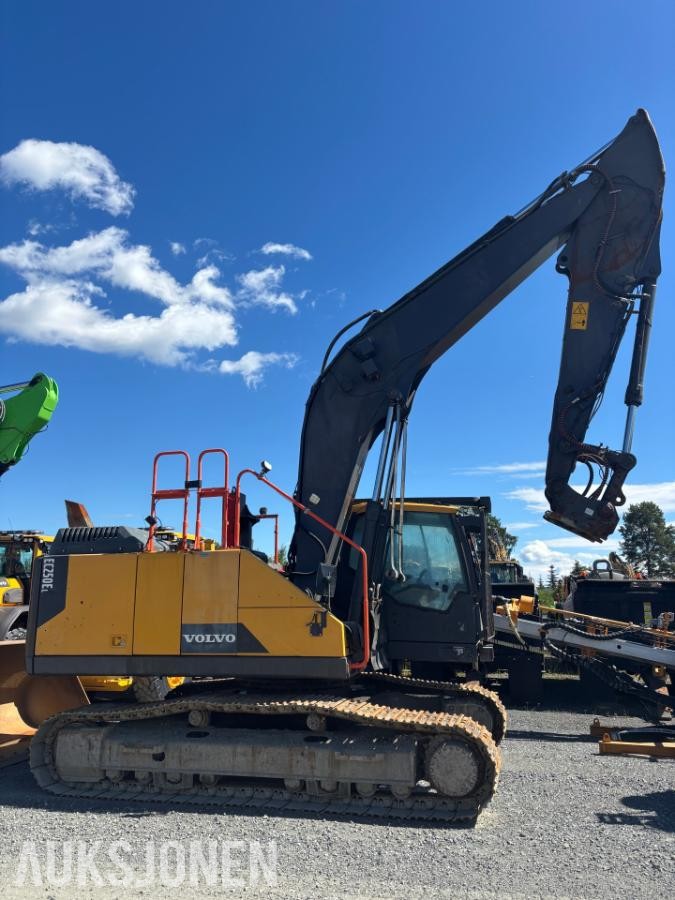 2017 Volvo EC250EL beltegravemaskin, 8660 timer, OQ70 HK-feste