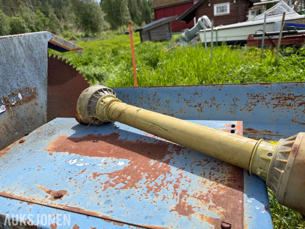 Kappsag for ved, monteres på traktor