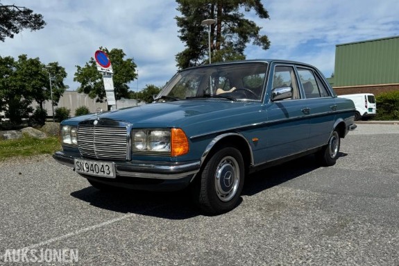 1977 Mercedes-Benz E-Klasse W123 280 Automat Soltak