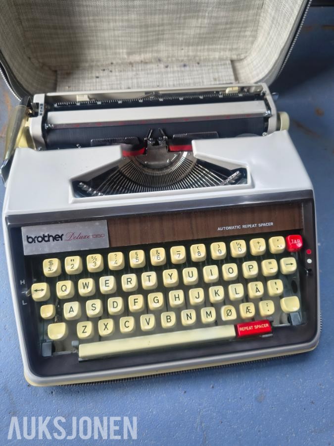 Diverse skrivemaskiner - Underwood . Remington. Brother. Adler. Olivetti.