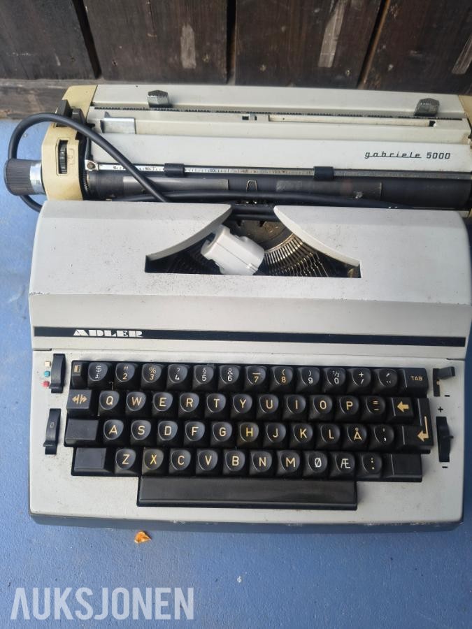 Diverse skrivemaskiner - Underwood . Remington. Brother. Adler. Olivetti.