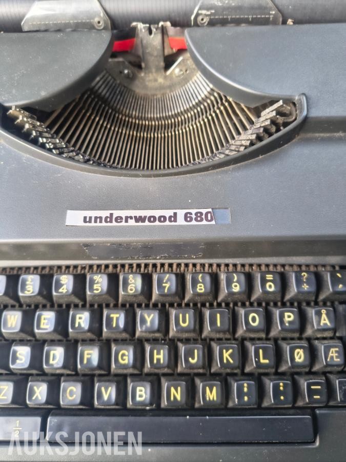 Diverse skrivemaskiner - Underwood . Remington. Brother. Adler. Olivetti.