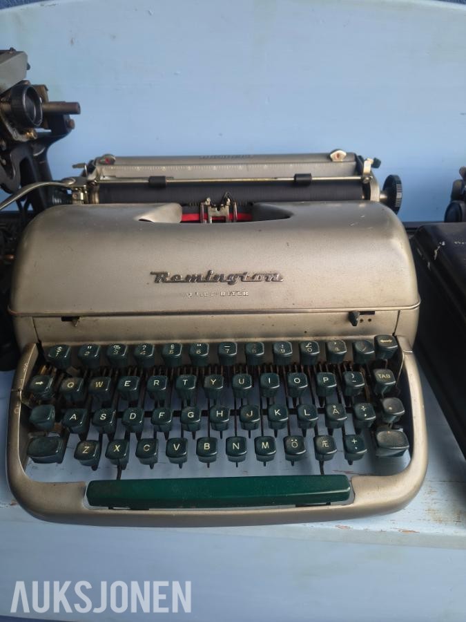 Diverse skrivemaskiner - Underwood . Remington. Brother. Adler. Olivetti.