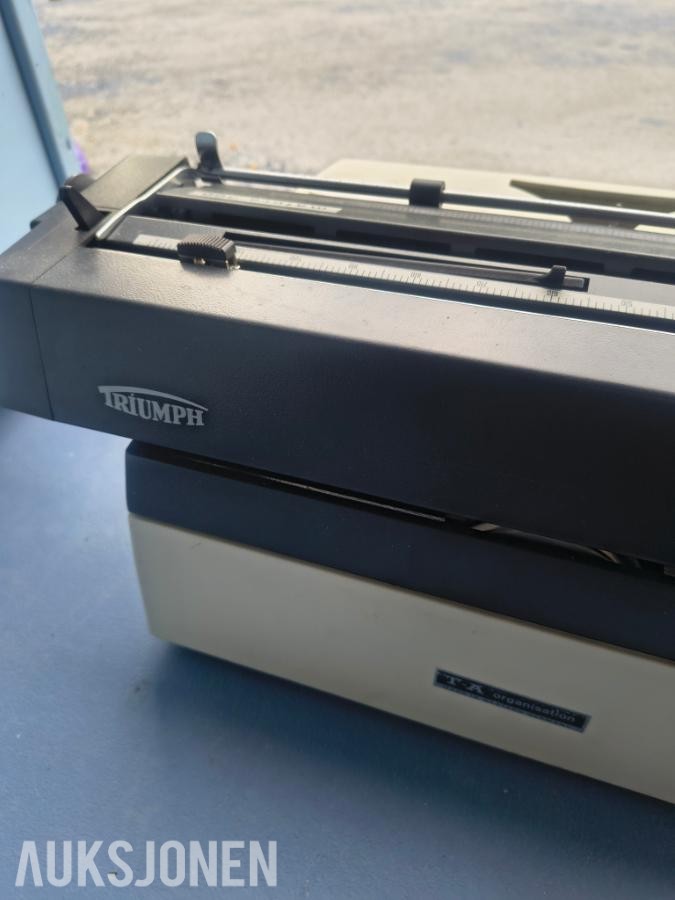 Diverse skrivemaskiner - Underwood . Remington. Brother. Adler. Olivetti.