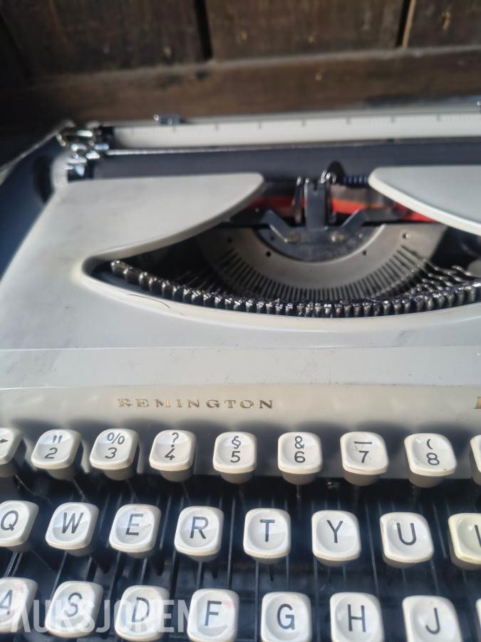 Diverse skrivemaskiner - Underwood . Remington. Brother. Adler. Olivetti.