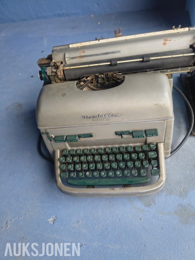 Diverse skrivemaskiner - Underwood . Remington. Brother. Adler. Olivetti.