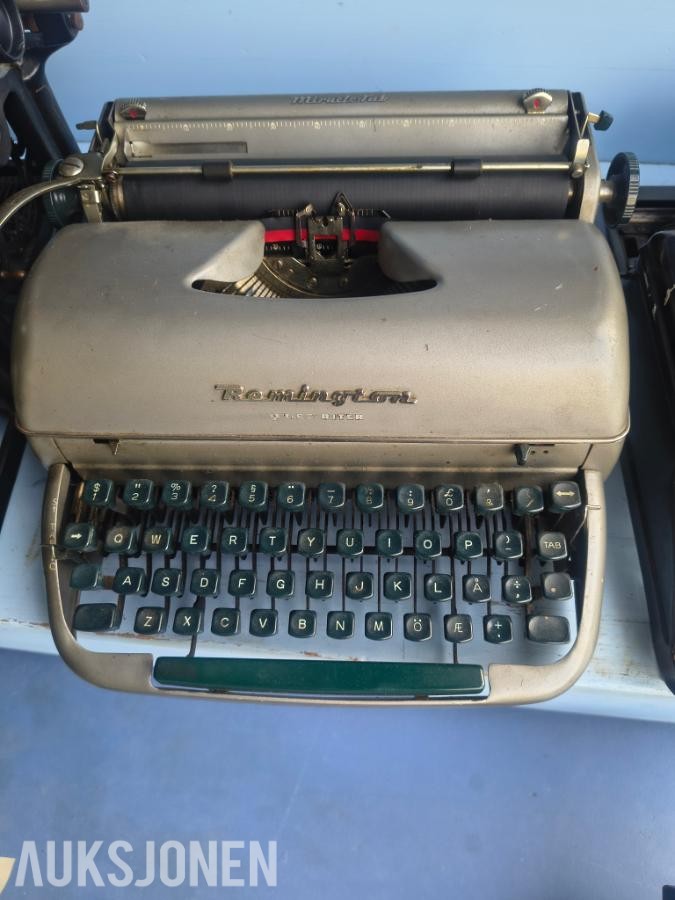 Diverse skrivemaskiner - Underwood . Remington. Brother. Adler. Olivetti.