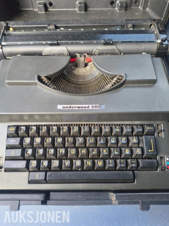 Diverse skrivemaskiner - Underwood . Remington. Brother. Adler. Olivetti.