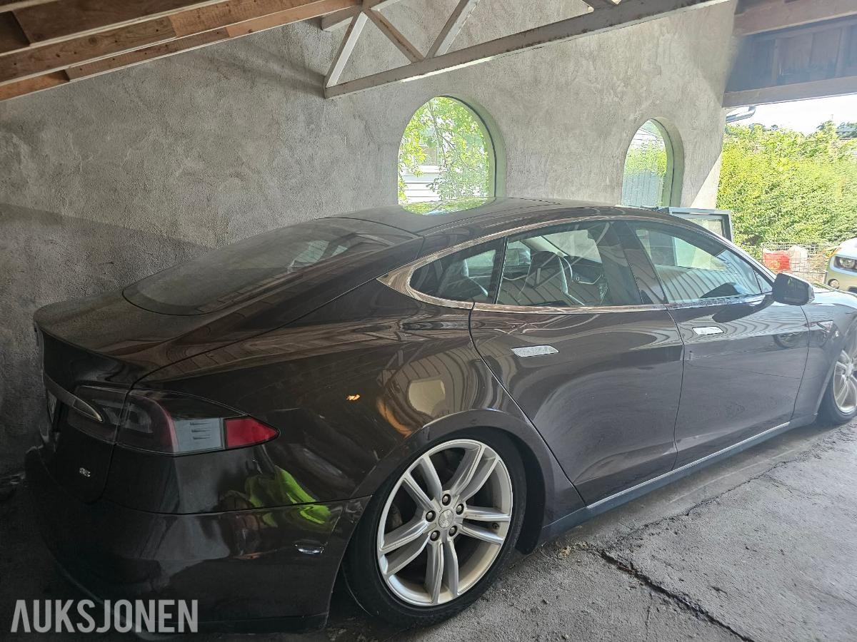 2014 Tesla Model S 85 rep objekt gratis lading