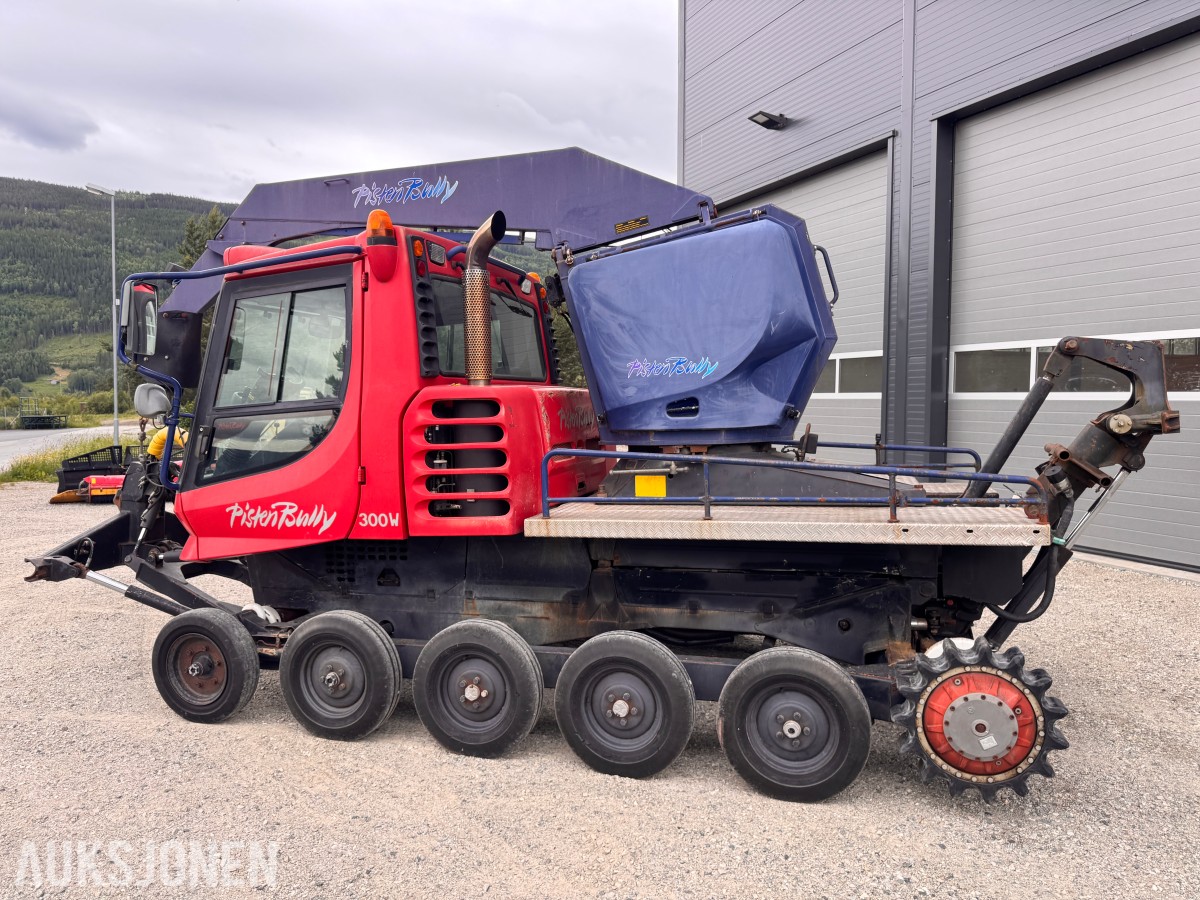 2000 Kässbohrer PistenBully 300W tråkkemaskin med vinsj.