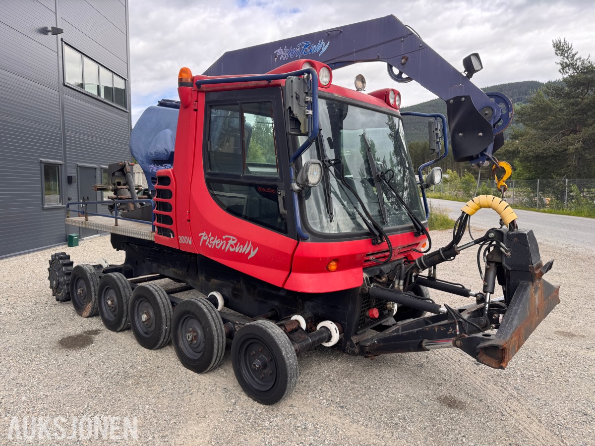 2000 Kässbohrer PistenBully 300W tråkkemaskin med vinsj.