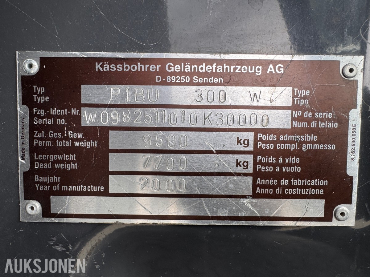 2000 Kässbohrer PistenBully 300W tråkkemaskin med vinsj.
