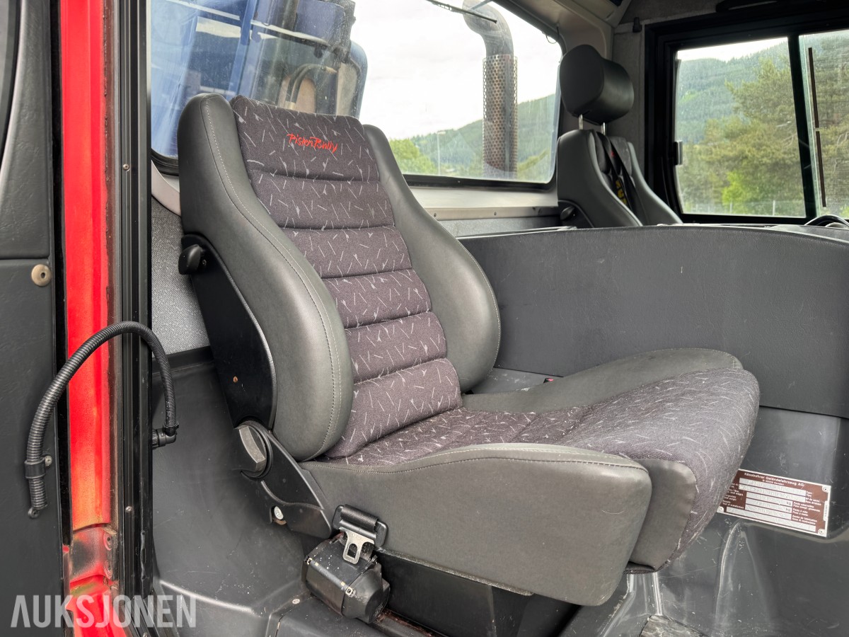 2000 Kässbohrer PistenBully 300W tråkkemaskin med vinsj.