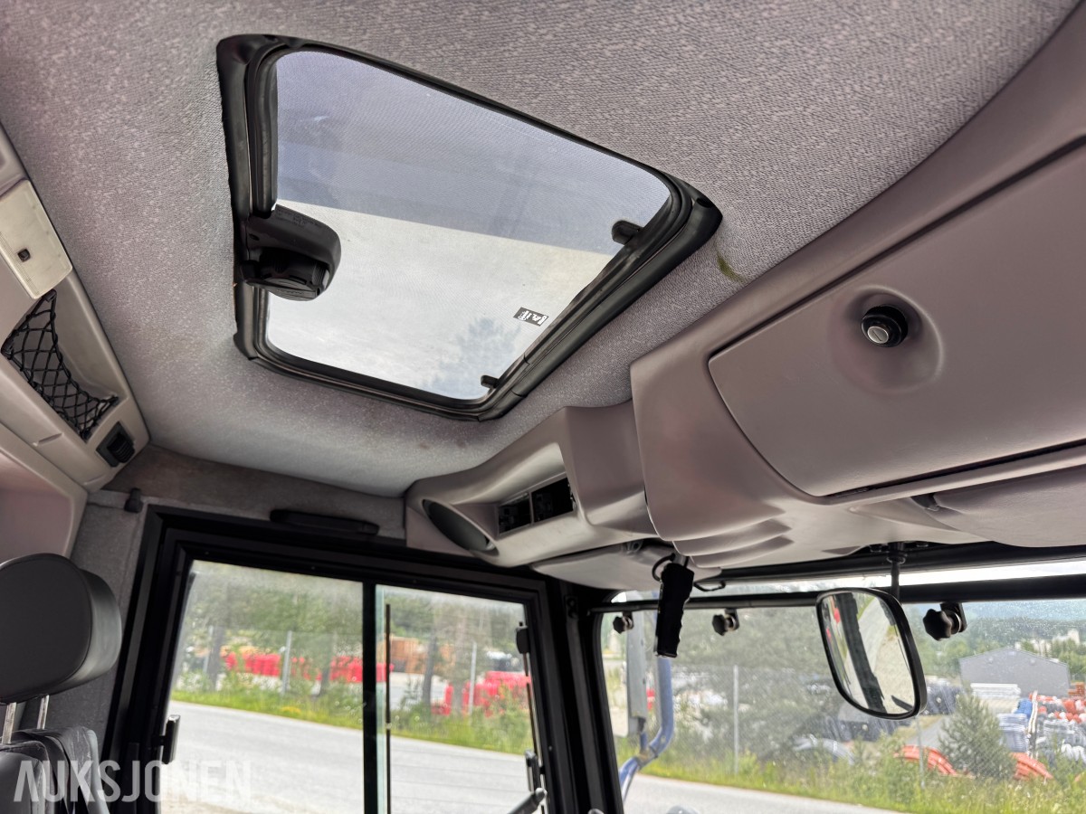 2000 Kässbohrer PistenBully 300W tråkkemaskin med vinsj.