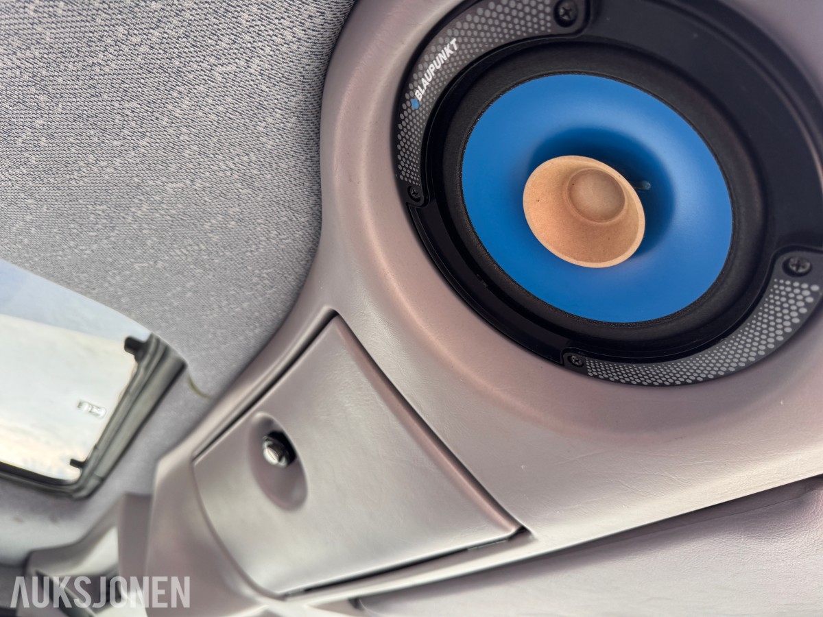 2000 Kässbohrer PistenBully 300W tråkkemaskin med vinsj.