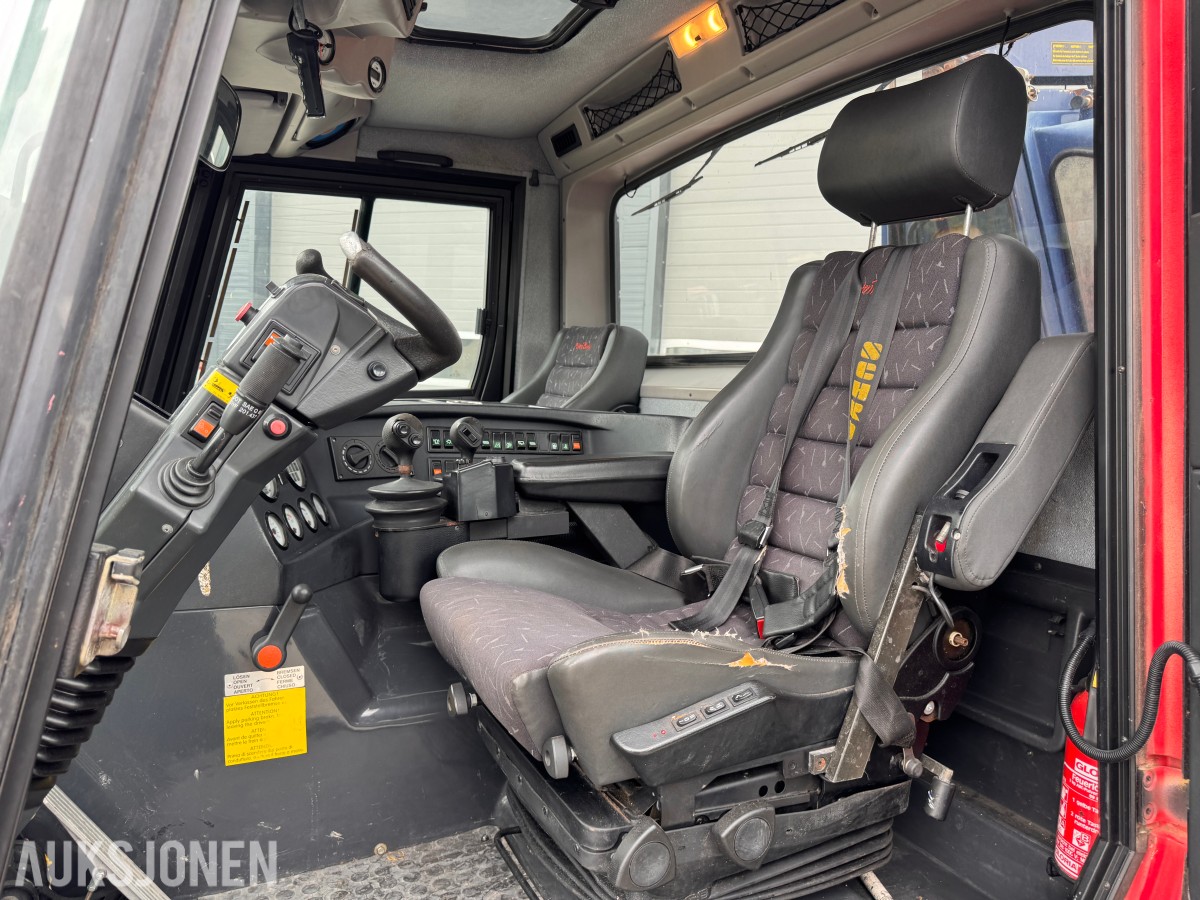 2000 Kässbohrer PistenBully 300W tråkkemaskin med vinsj.