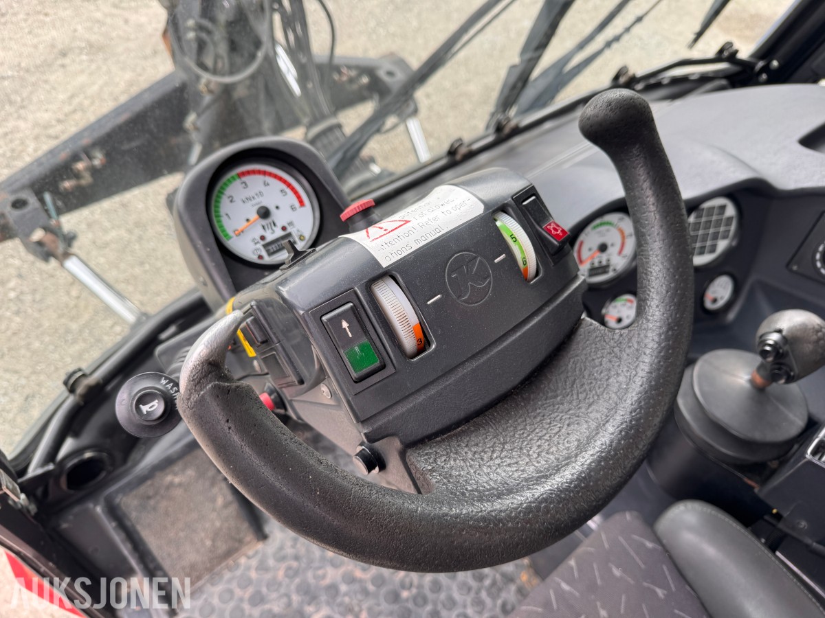 2000 Kässbohrer PistenBully 300W tråkkemaskin med vinsj.