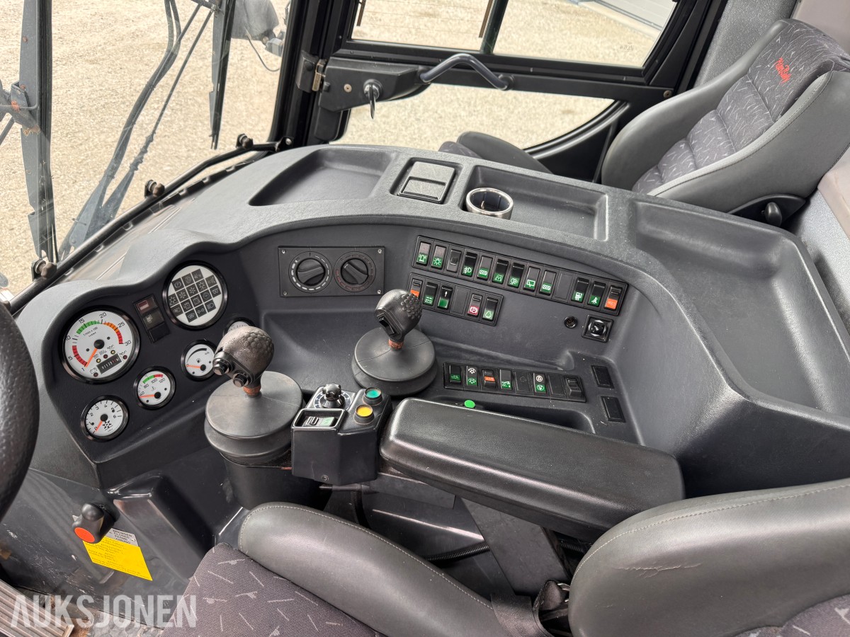 2000 Kässbohrer PistenBully 300W tråkkemaskin med vinsj.