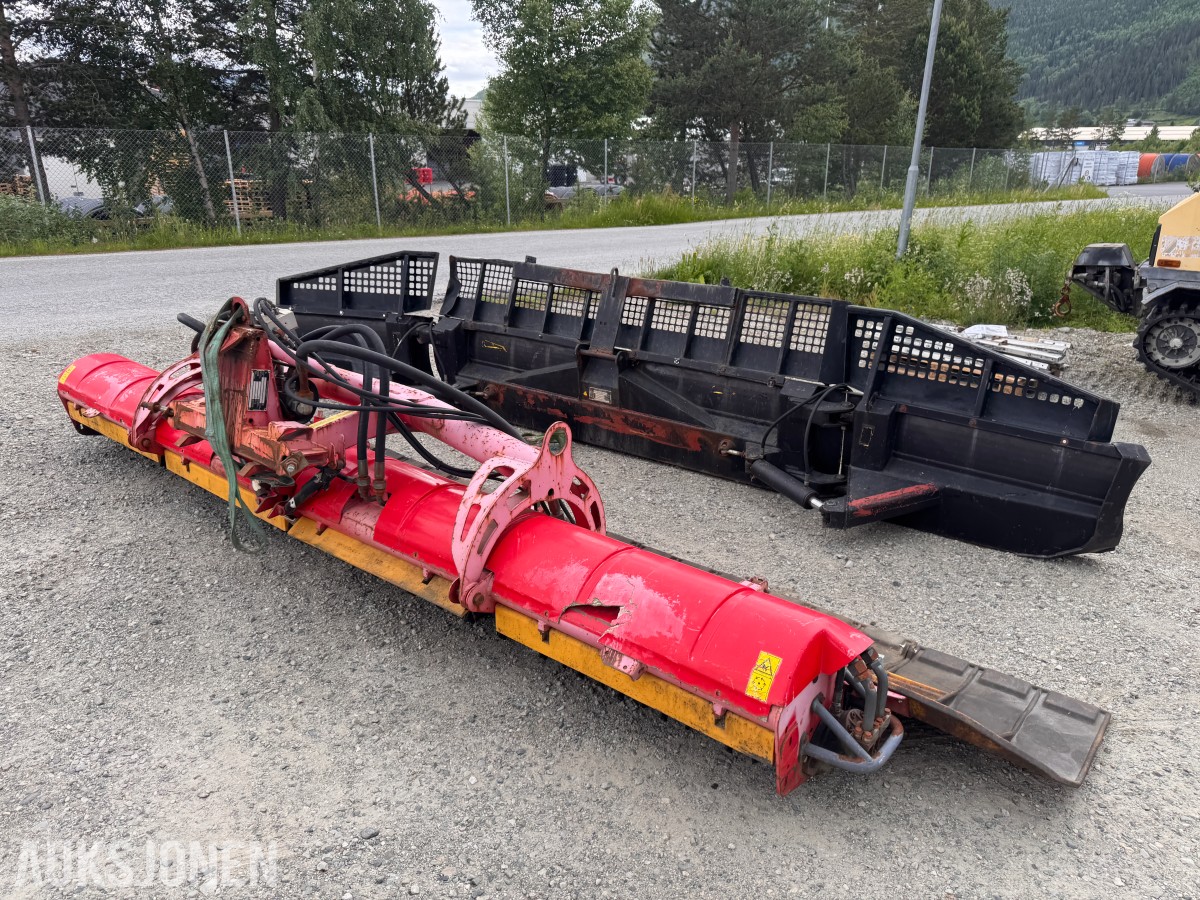 2000 Kässbohrer PistenBully 300W tråkkemaskin med vinsj.