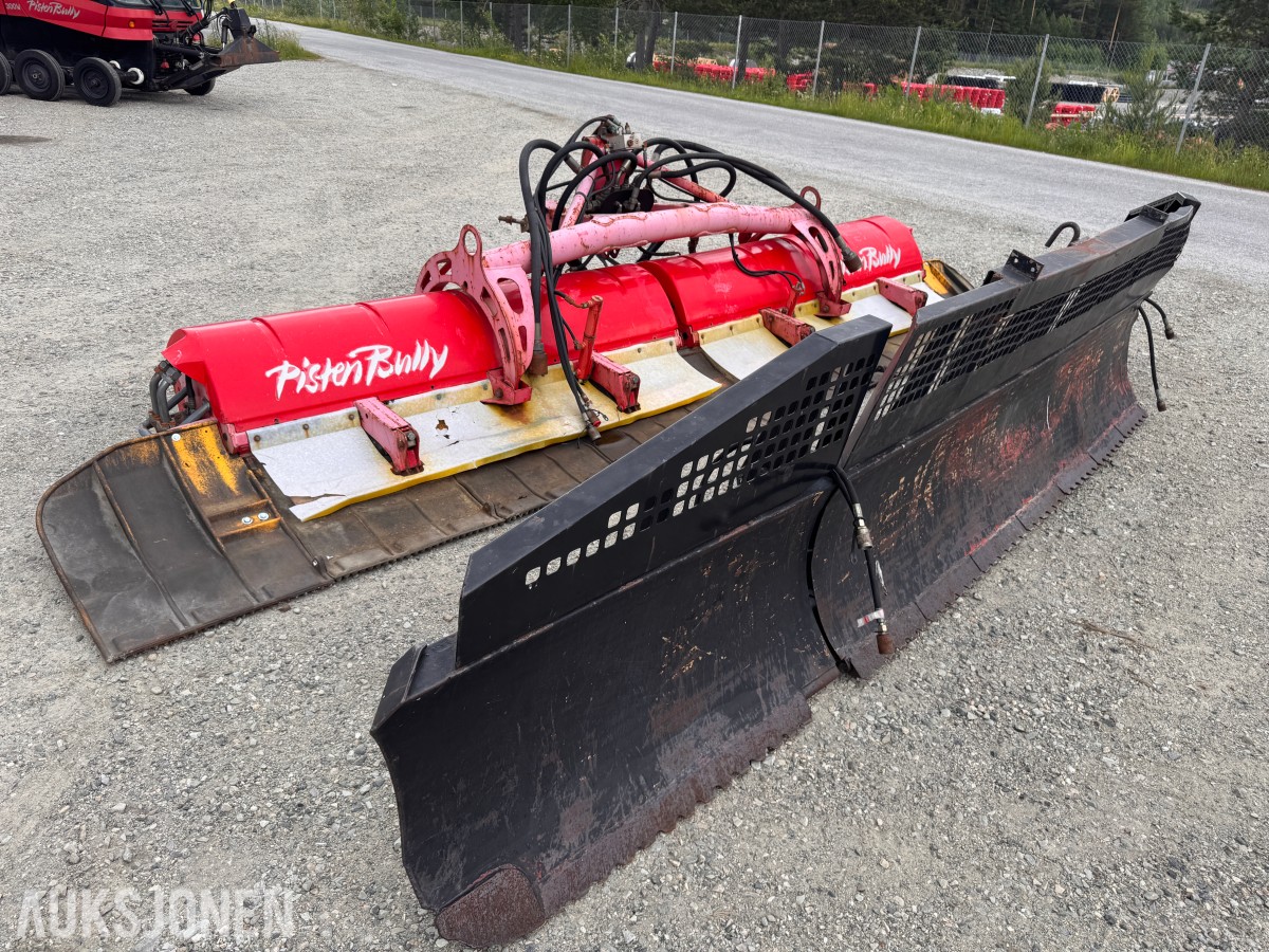 2000 Kässbohrer PistenBully 300W tråkkemaskin med vinsj.