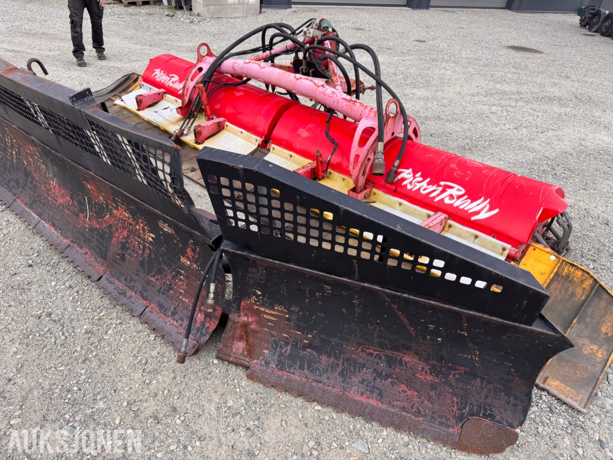 2000 Kässbohrer PistenBully 300W tråkkemaskin med vinsj.