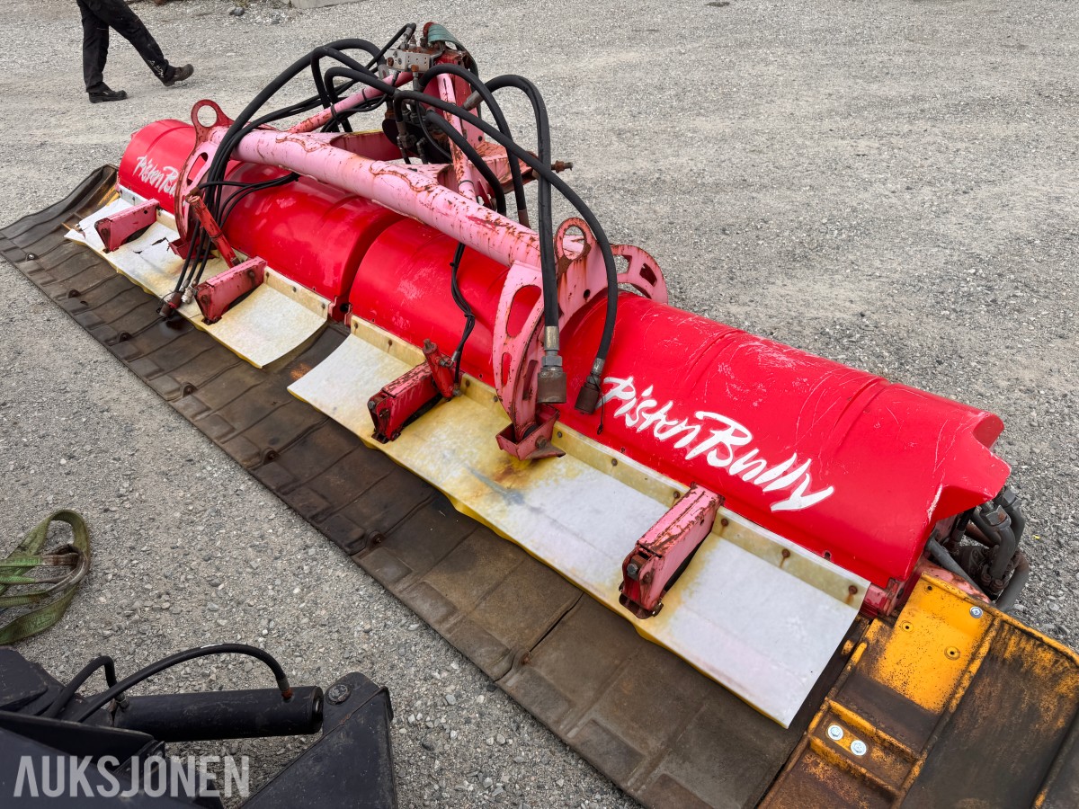 2000 Kässbohrer PistenBully 300W tråkkemaskin med vinsj.