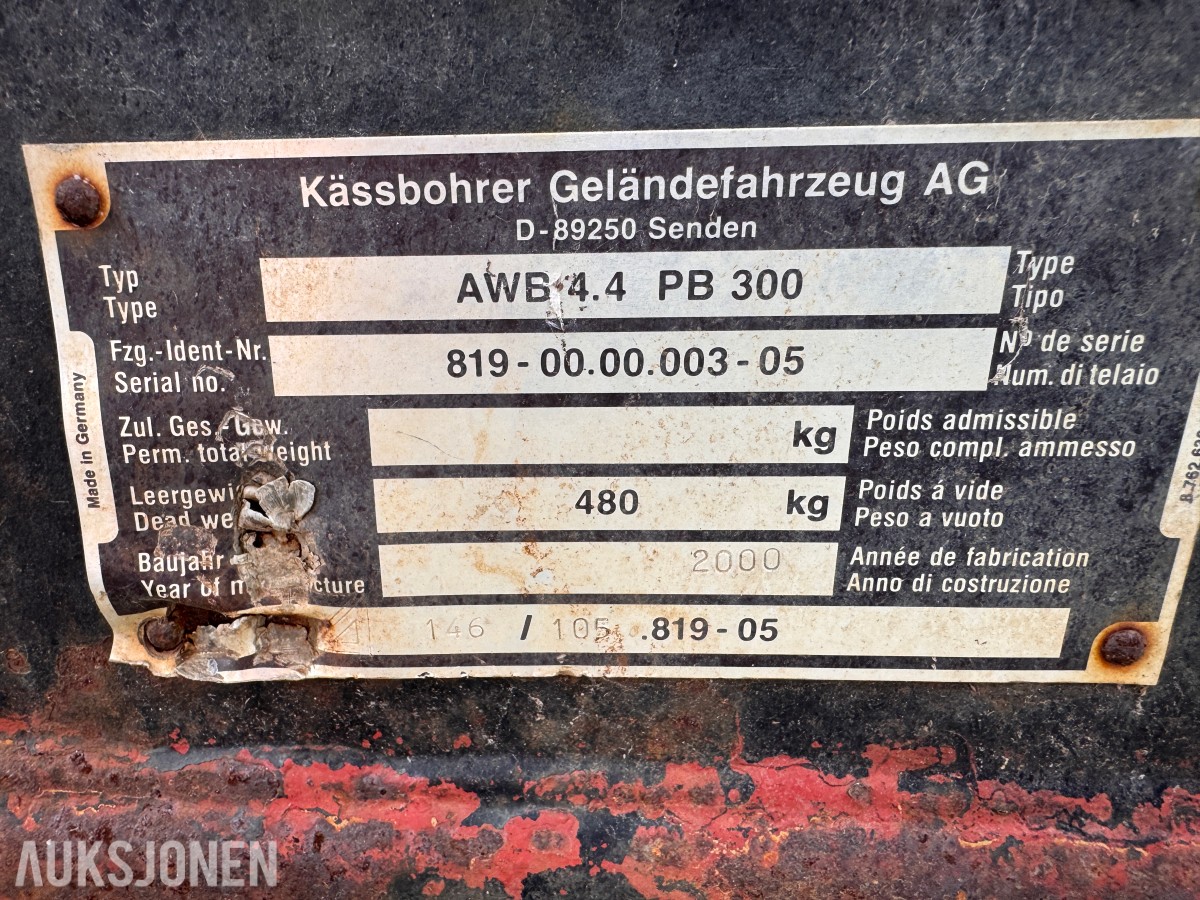 2000 Kässbohrer PistenBully 300W tråkkemaskin med vinsj.