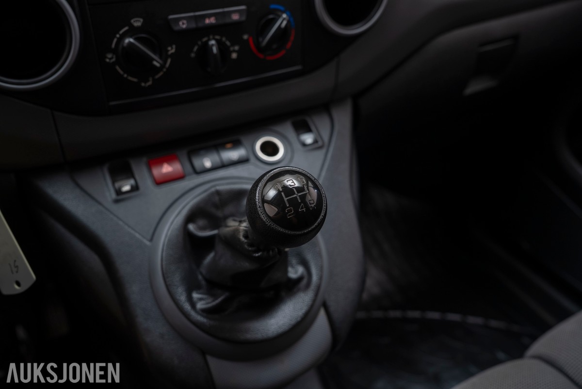 2017 Peugeot PARTNER *INGEN MINSTEPRIS* 1.6 D HENGERFESTE CRUISE INNREDNING SKYVEDØRER