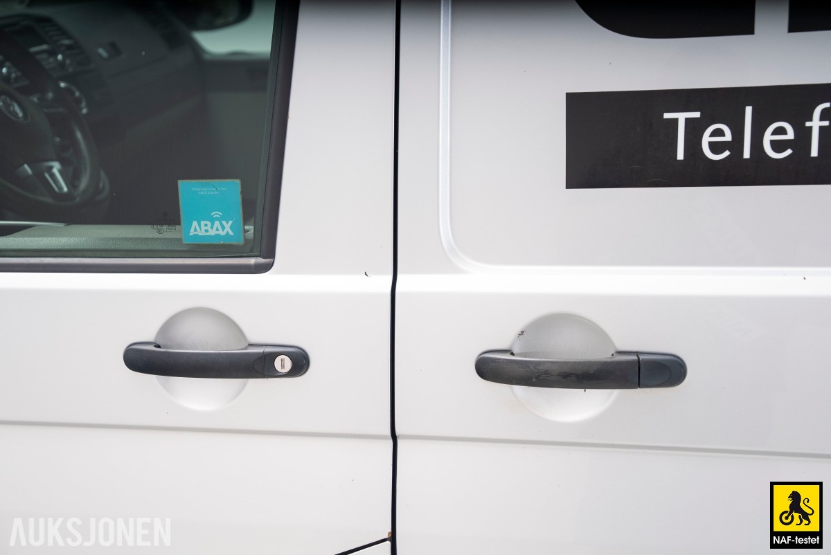 2015 Volkswagen TRANSPORTER 2.0 D 140HK 4MOTION HENGERFESTE VARMER INNREDNING SKYVEDØRER