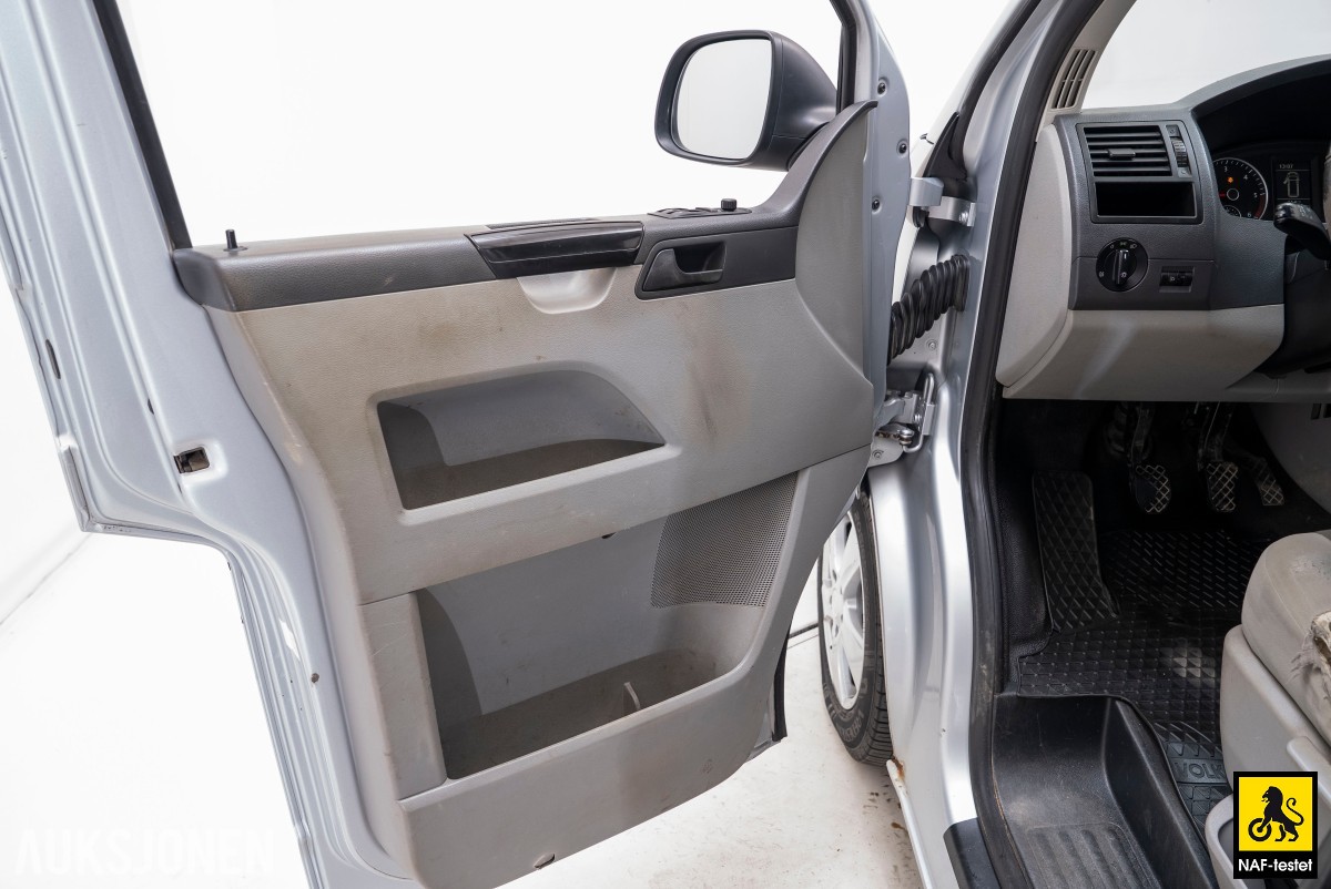 2015 Volkswagen TRANSPORTER 2.0 D 140HK 4MOTION HENGERFESTE VARMER INNREDNING SKYVEDØRER