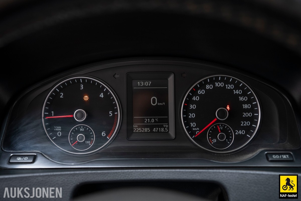 2015 Volkswagen TRANSPORTER 2.0 D 140HK 4MOTION HENGERFESTE VARMER INNREDNING SKYVEDØRER