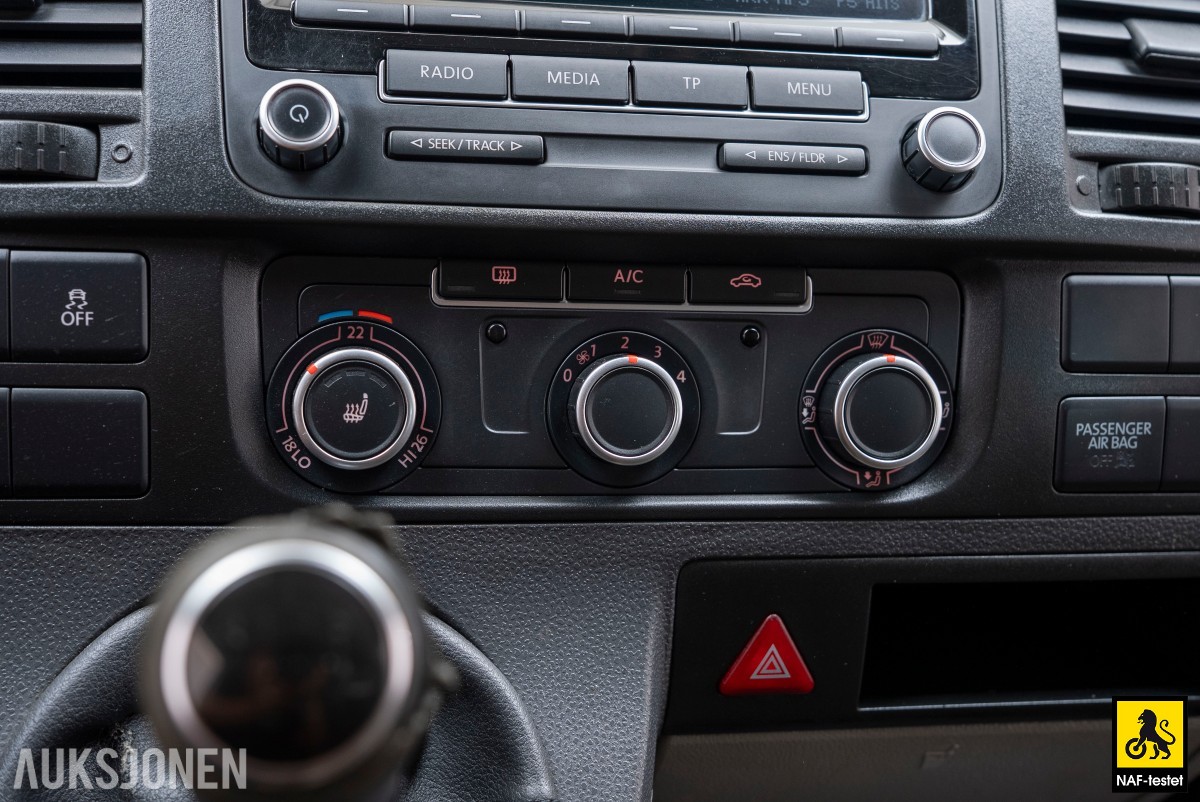 2015 Volkswagen TRANSPORTER 2.0 D 140HK 4MOTION HENGERFESTE VARMER INNREDNING SKYVEDØRER