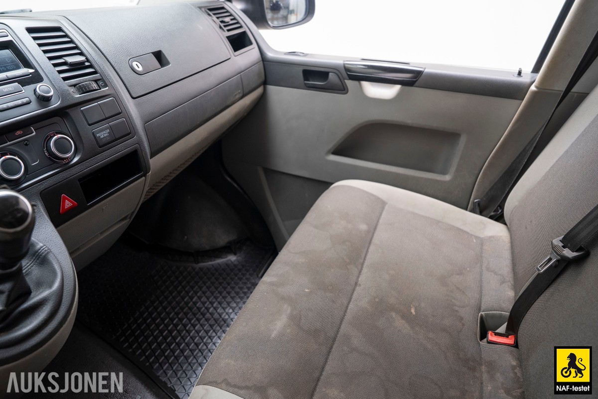 2015 Volkswagen TRANSPORTER 2.0 D 140HK 4MOTION HENGERFESTE VARMER INNREDNING SKYVEDØRER