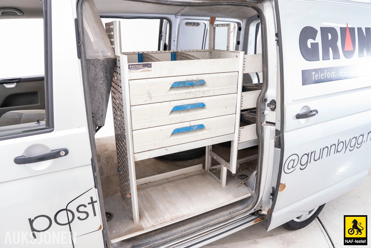 2015 Volkswagen TRANSPORTER 2.0 D 140HK 4MOTION HENGERFESTE VARMER INNREDNING SKYVEDØRER