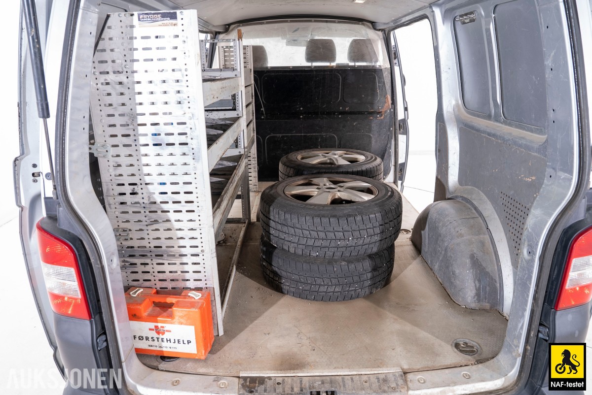 2015 Volkswagen TRANSPORTER 2.0 D 140HK 4MOTION HENGERFESTE VARMER INNREDNING SKYVEDØRER