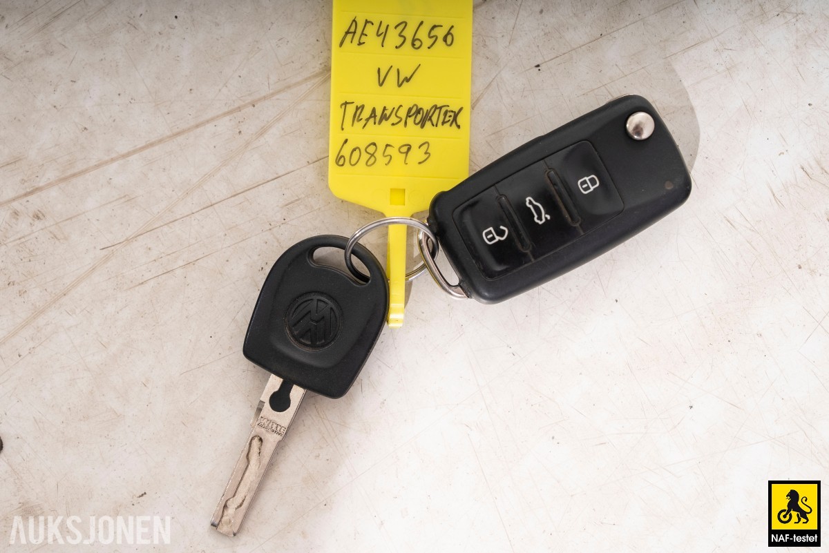 2015 Volkswagen TRANSPORTER 2.0 D 140HK 4MOTION HENGERFESTE VARMER INNREDNING SKYVEDØRER