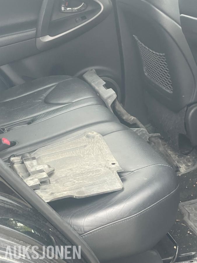 2007 Toyota RAV4 2.2 136hk 4WD REP OBJEKT hengerfeste skinn webasto