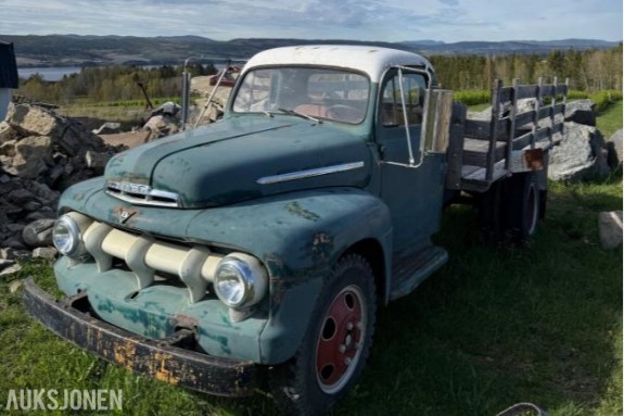 1951 Ford F5 Veteran lastebil med tipp - rep objekt