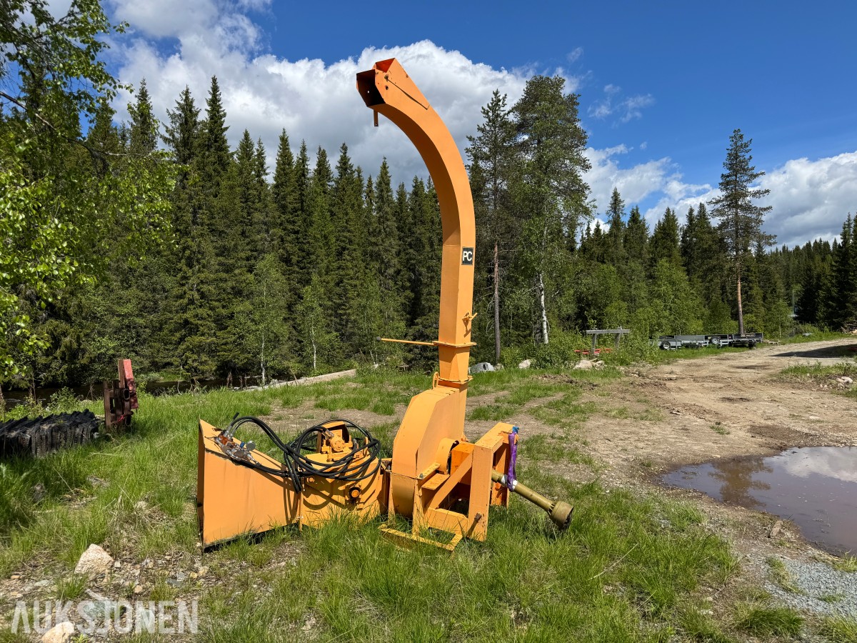 PC traktormontert flishugger / fliskutter med hydraulisk innmating