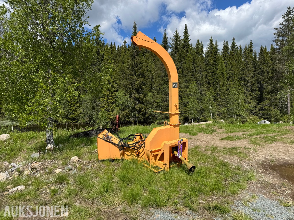 PC traktormontert flishugger / fliskutter med hydraulisk innmating