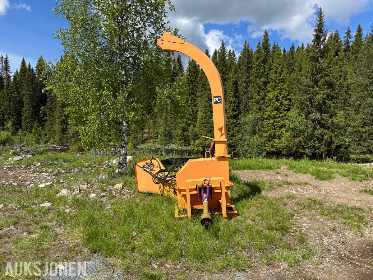 PC traktormontert flishugger / fliskutter med hydraulisk innmating