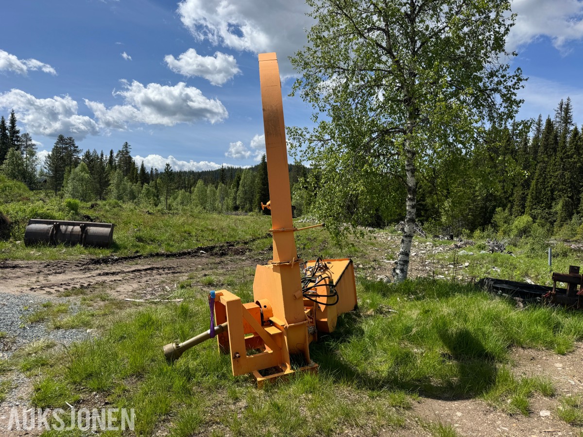 PC traktormontert flishugger / fliskutter med hydraulisk innmating