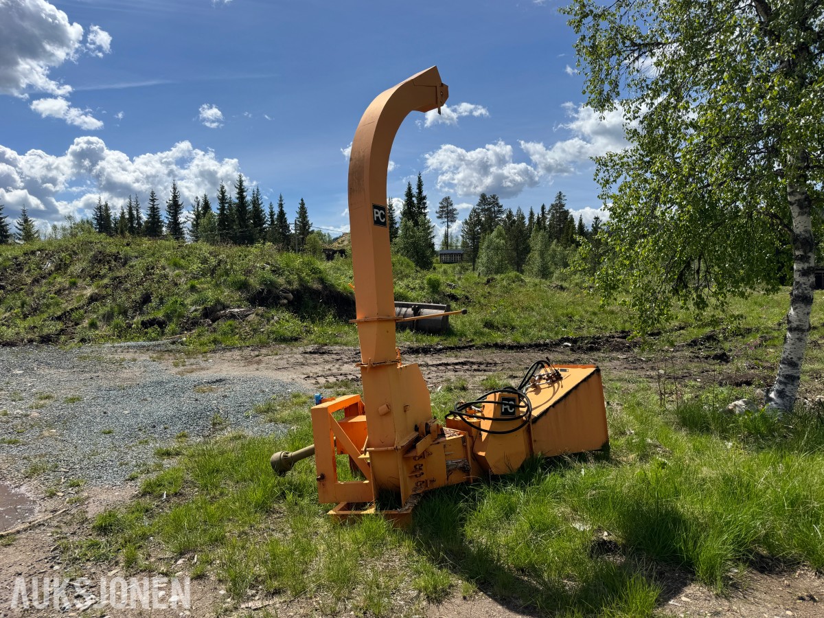 PC traktormontert flishugger / fliskutter med hydraulisk innmating