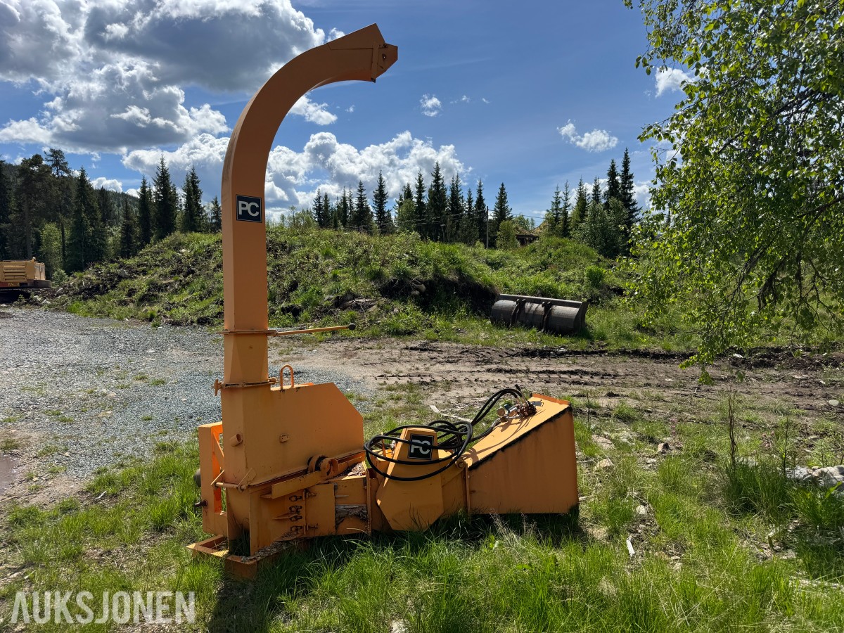 PC traktormontert flishugger / fliskutter med hydraulisk innmating